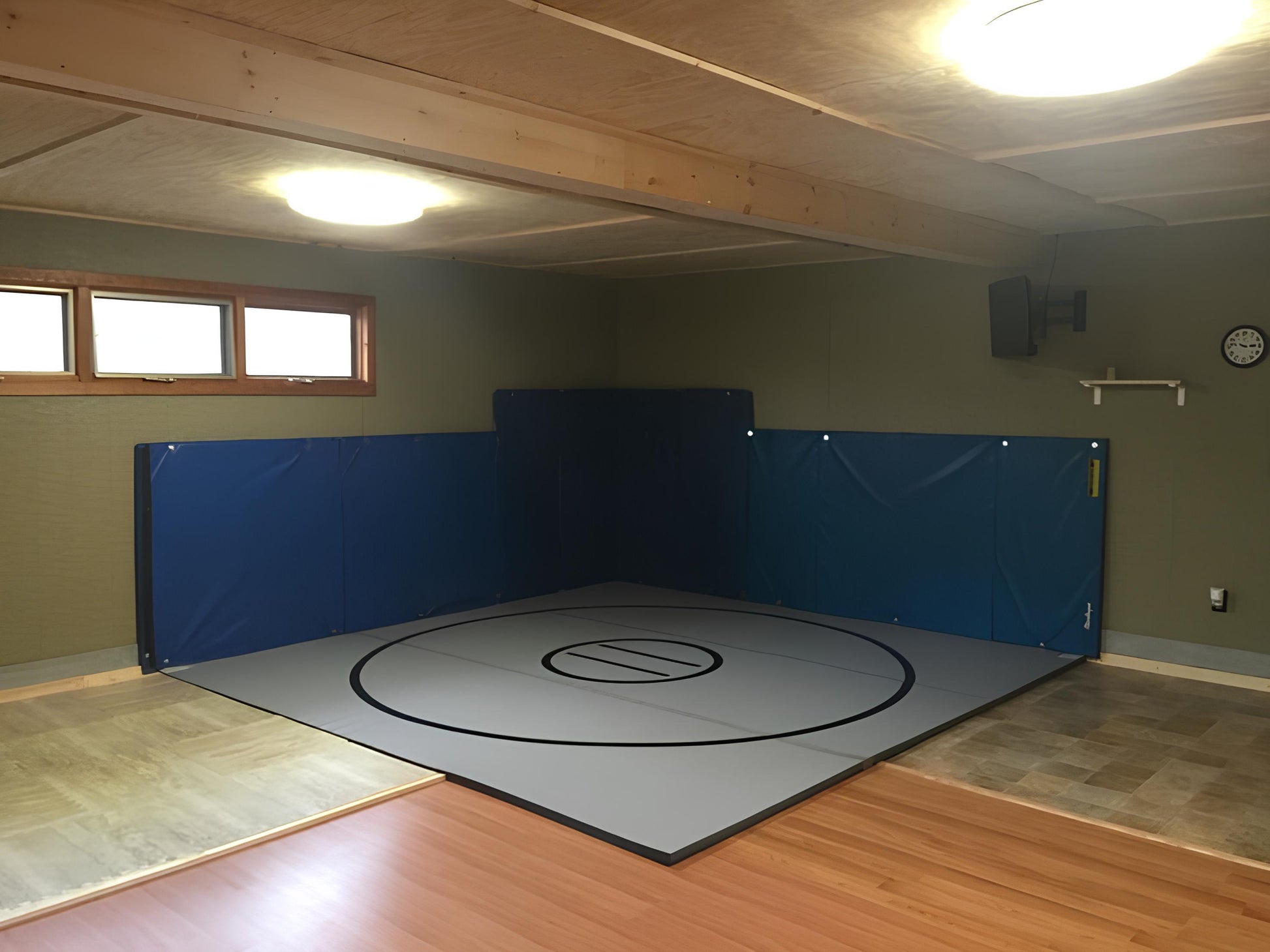 18' x 18' x 1 3/8" ROLL-UP WRESTLING MAT
