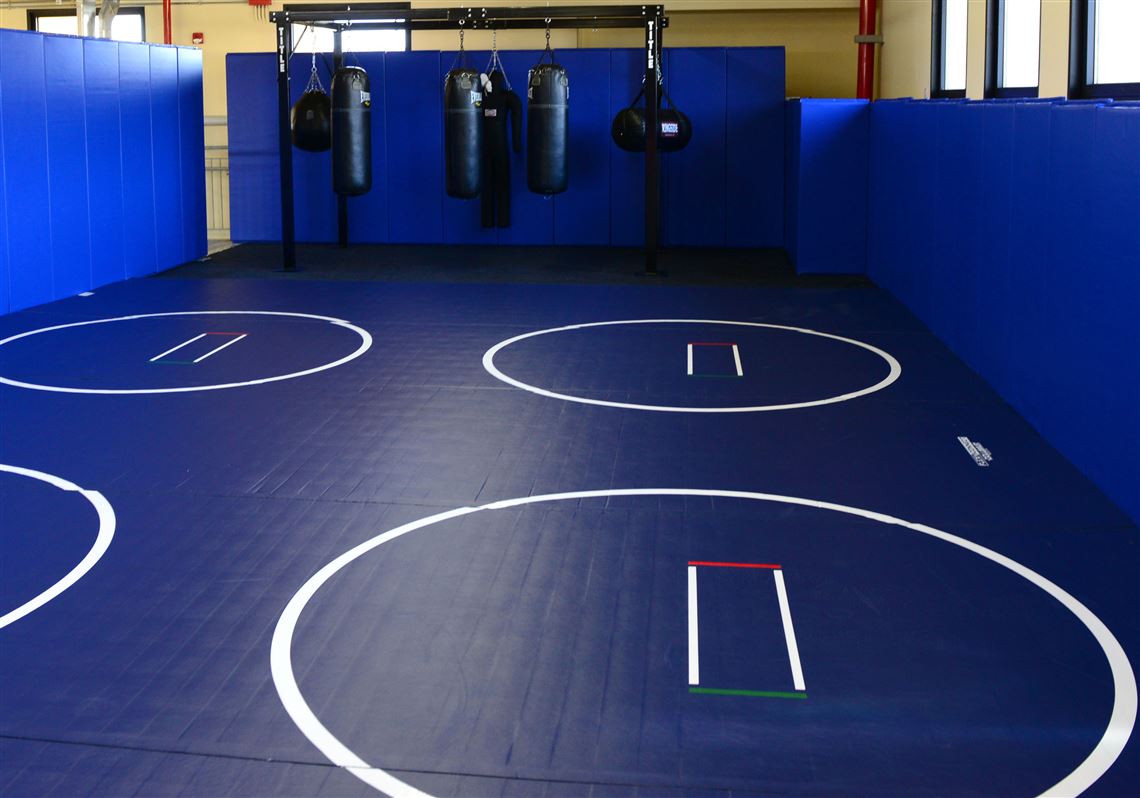 42' x 42' x 1 3/8" ROLL-UP WRESTLING MAT