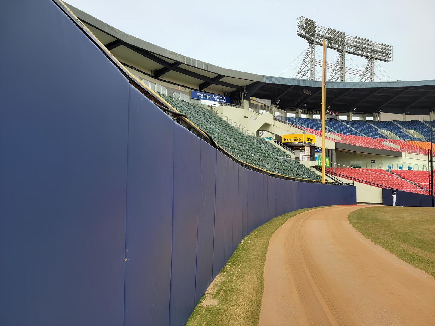 PROFESSIONAL QUALITY BASEBALL STADIUM OUTFIELD 3" THICK OUTDOOR WOOD BACKED PANELS